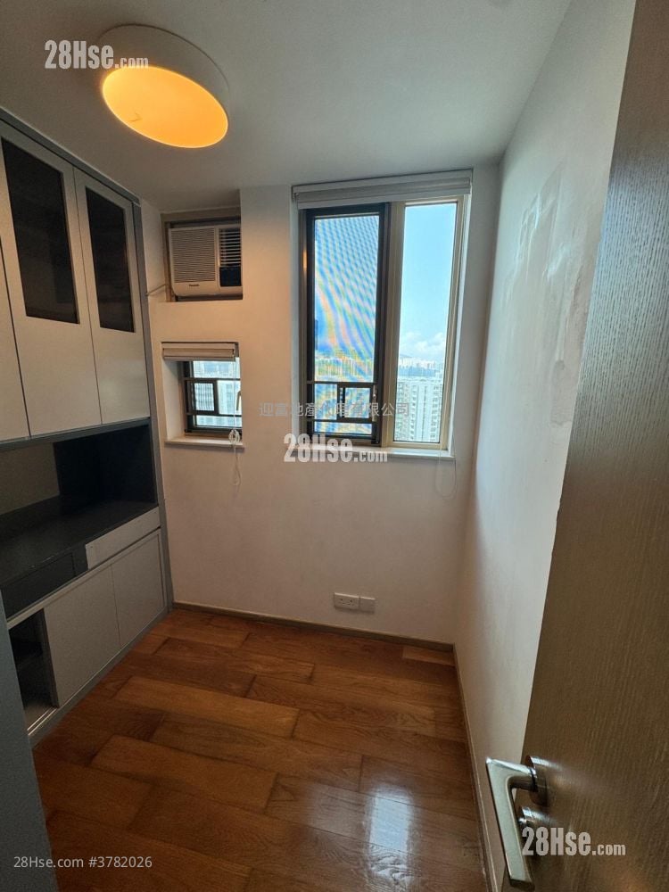 Harbour Place Sell 3 Bedrooms , 1 Bathroom 593 ft²