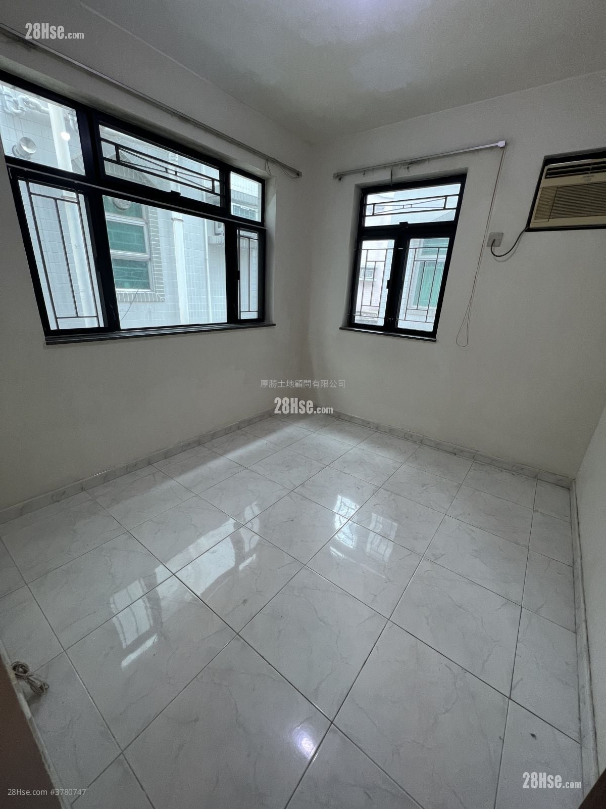 村屋 租盘 3 房 , 1 浴室 650 平方尺