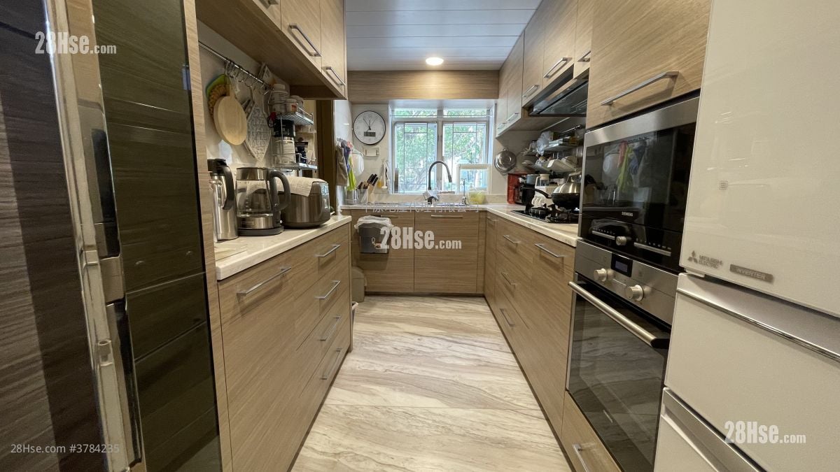 Village Gardens Sell 3 Bedrooms 1,511 ft²