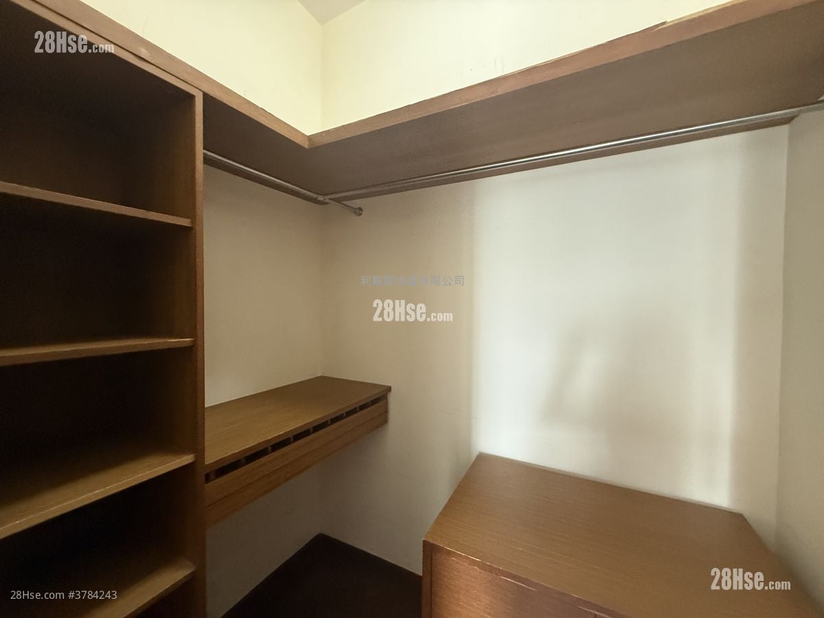 The Hermitage Rental 3 Bedrooms , 2 Bathrooms 759 ft²