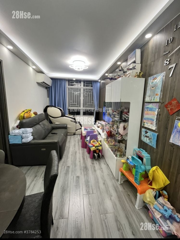 Hoi Lok Court Sell 631 ft²