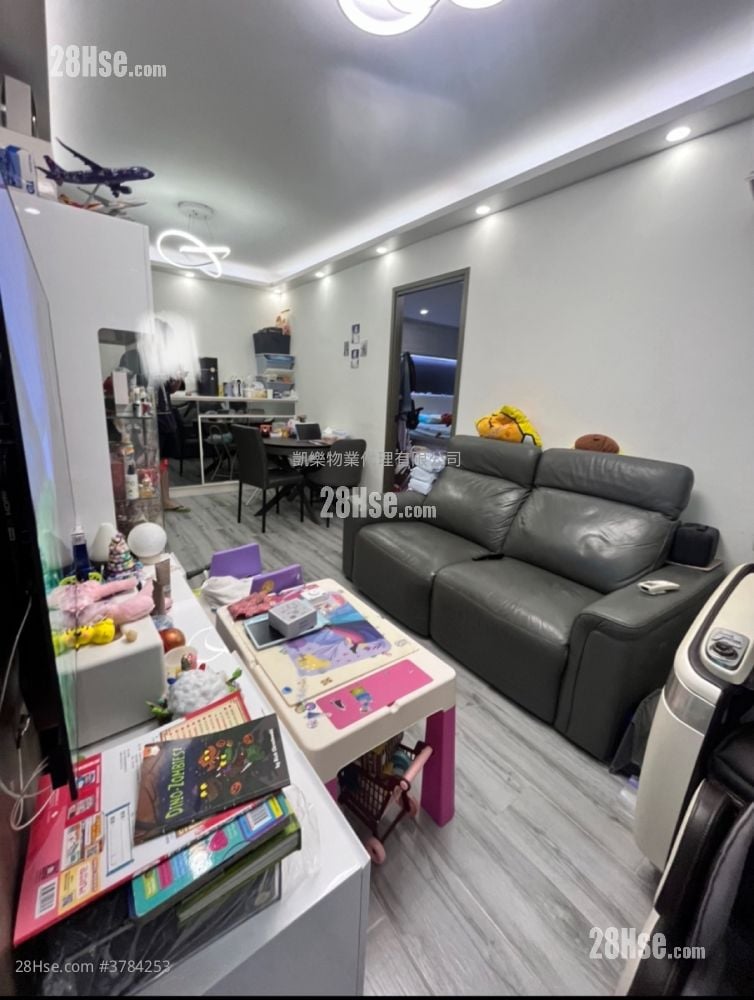 Hoi Lok Court Sell 631 ft²