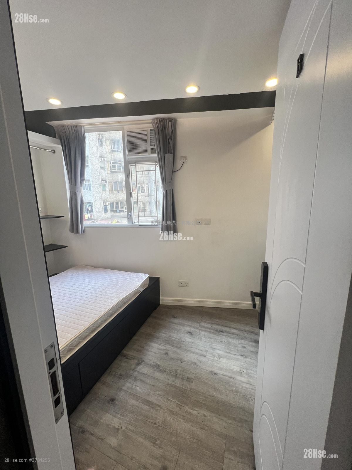 金碧阁 租盘 140 平方尺