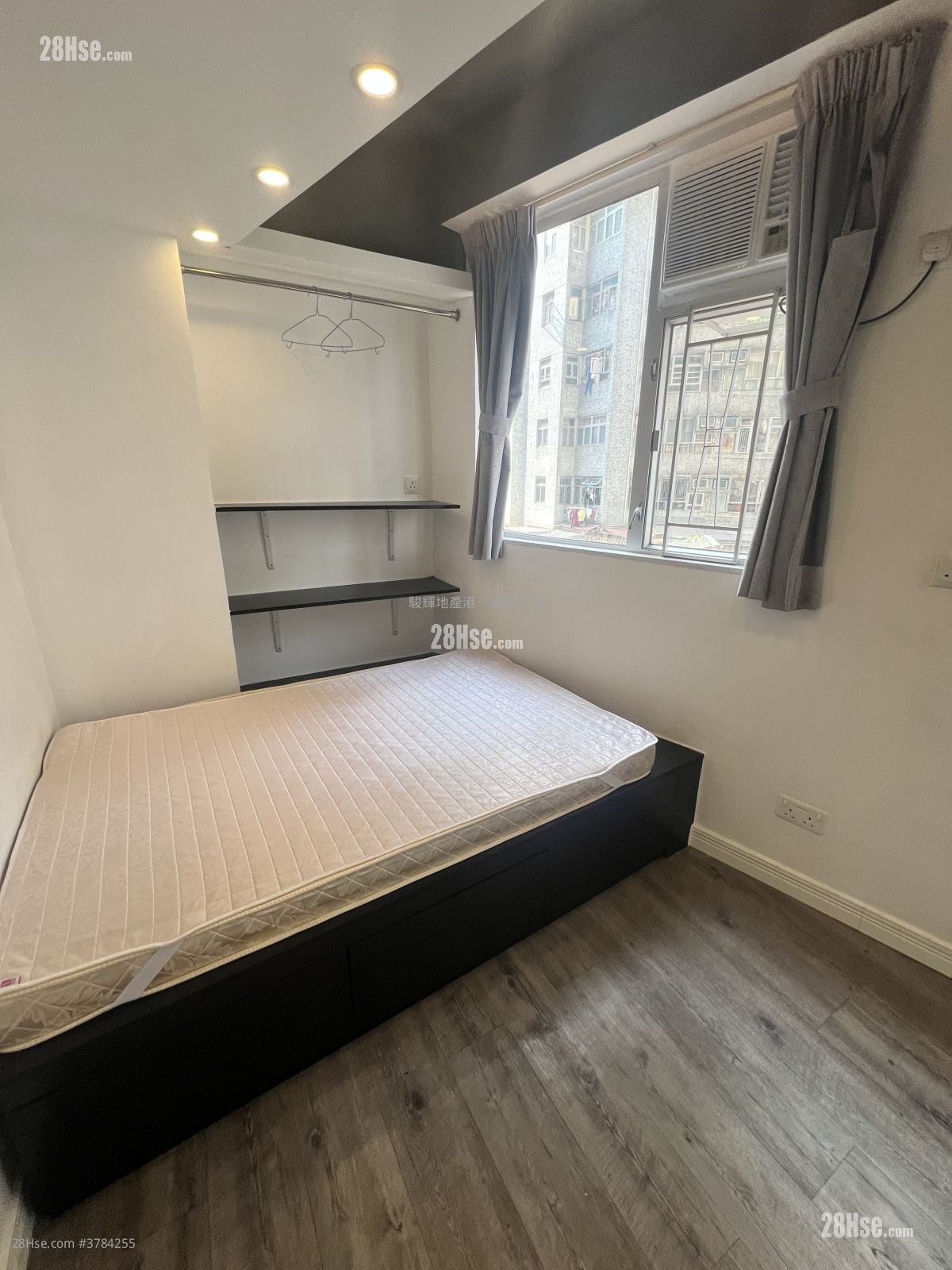 金碧阁 租盘 140 平方尺