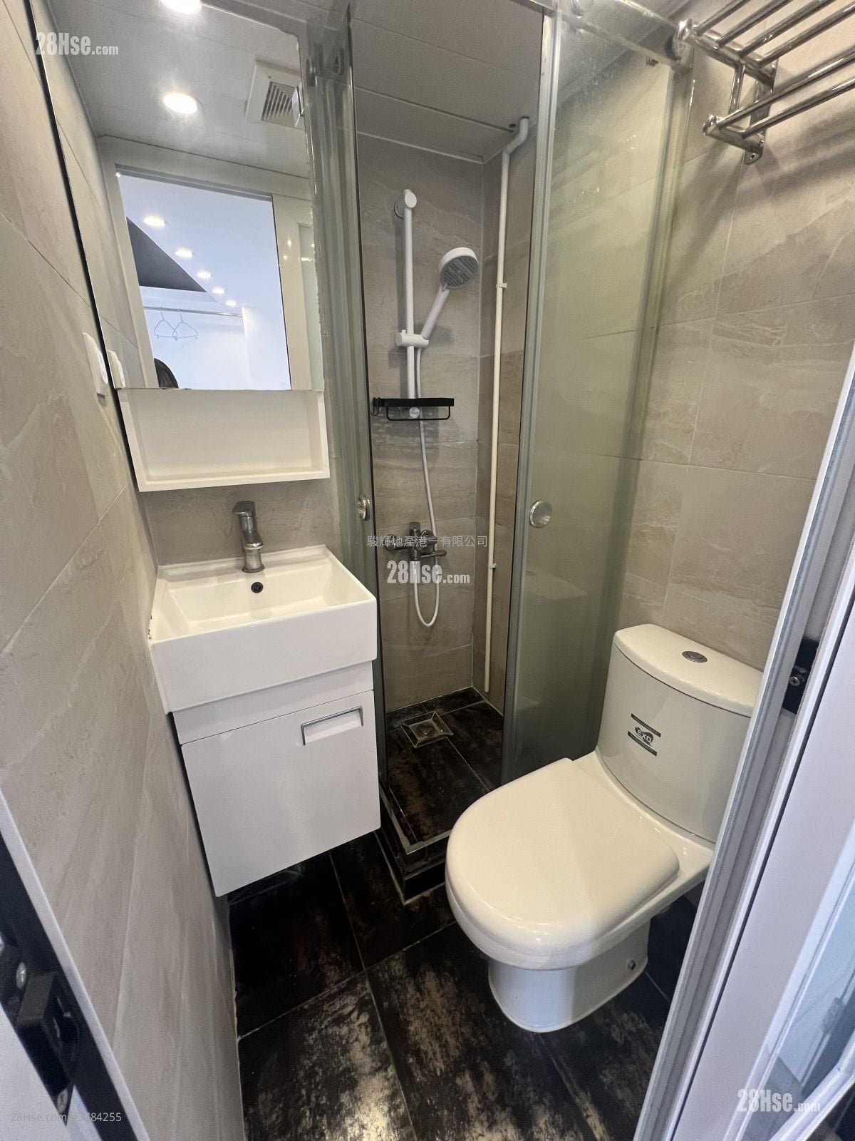 金碧阁 租盘 140 平方尺