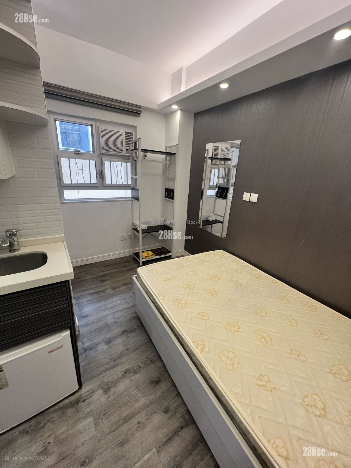 金碧阁 租盘 140 平方尺