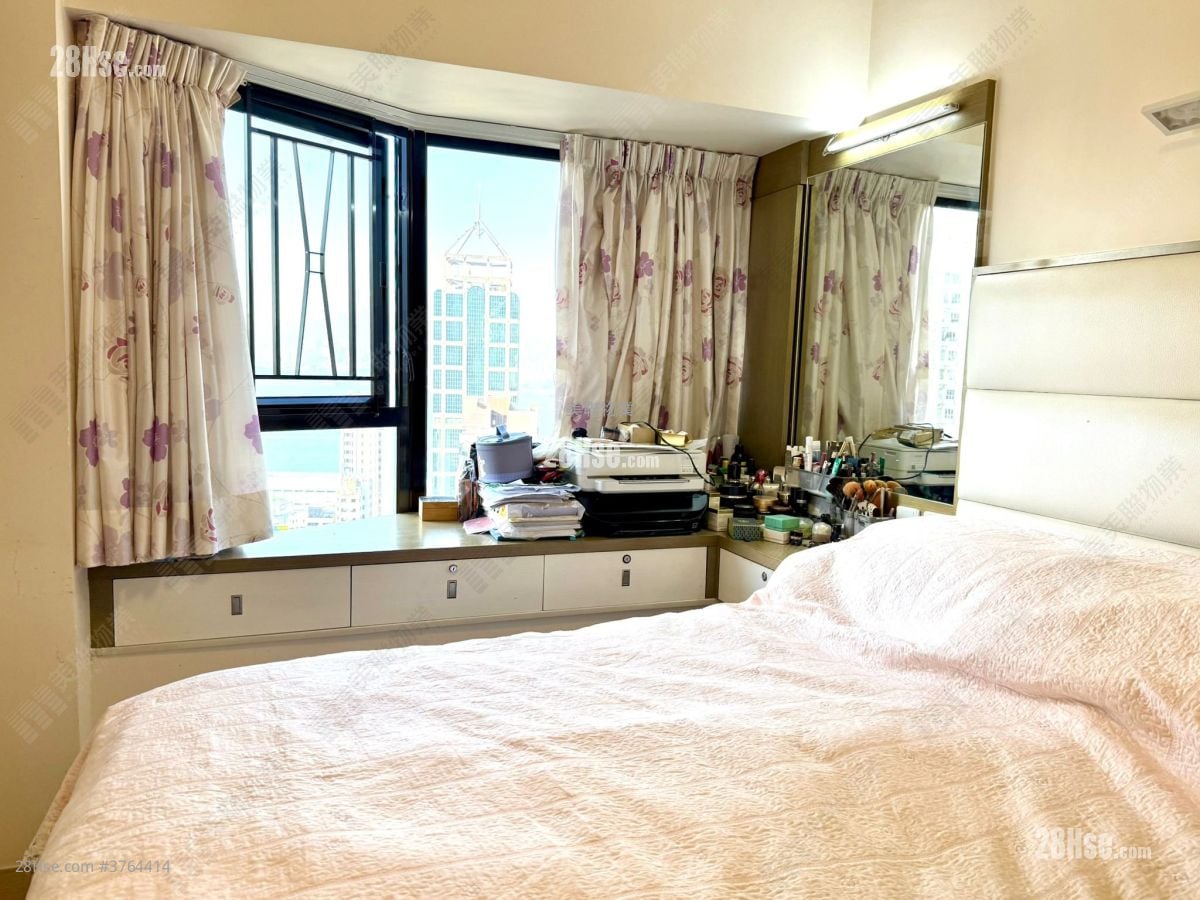 Euston Court Sell 3 Bedrooms , 2 Bathrooms 790 ft²