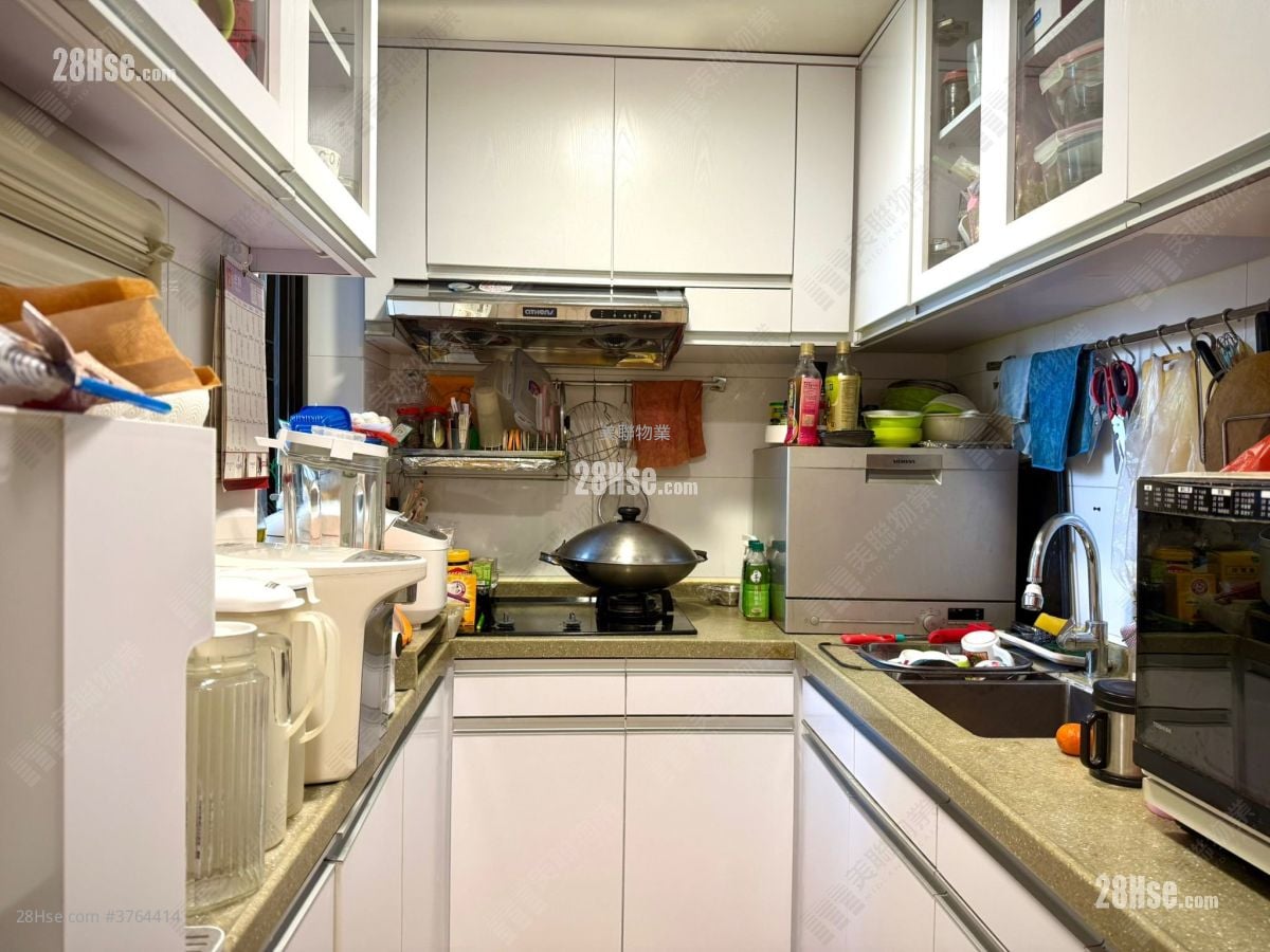 Euston Court Sell 3 Bedrooms , 2 Bathrooms 790 ft²