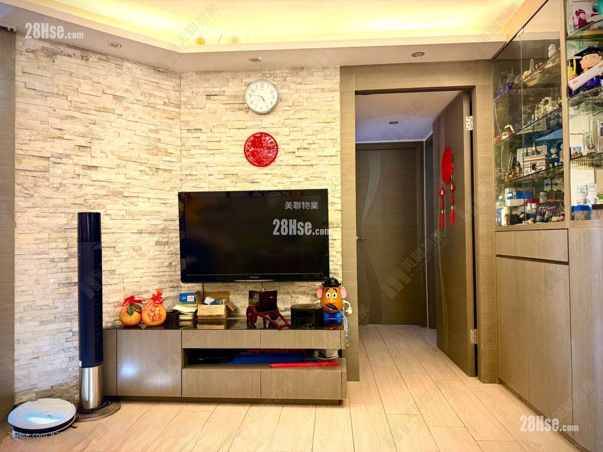 Euston Court Sell 3 Bedrooms , 2 Bathrooms 790 ft²