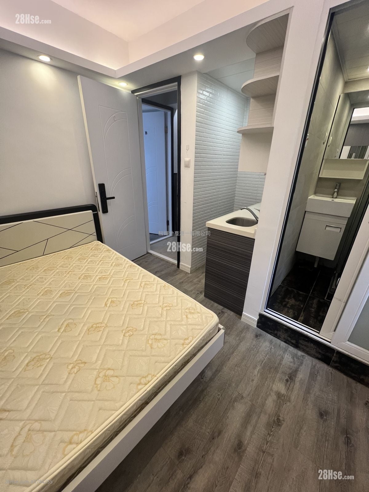 金碧阁 租盘 140 平方尺