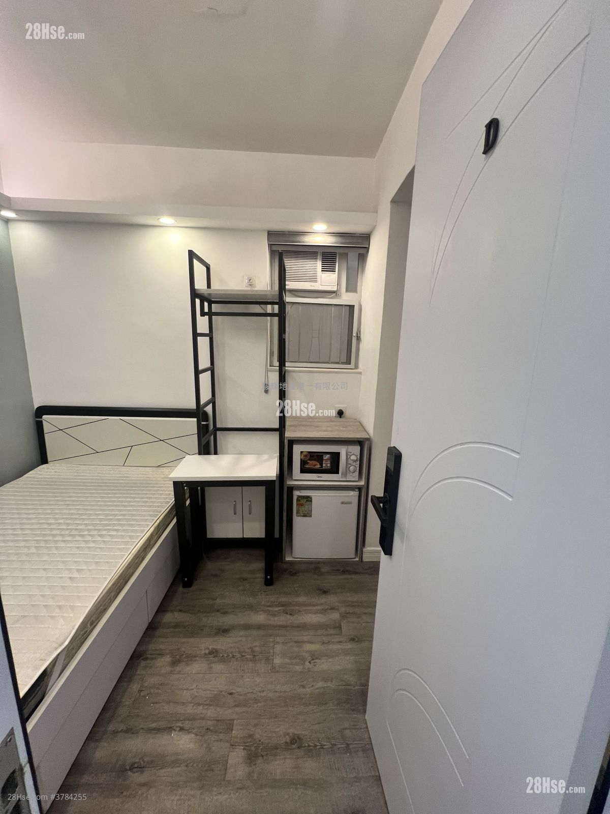 金碧阁 租盘 140 平方尺