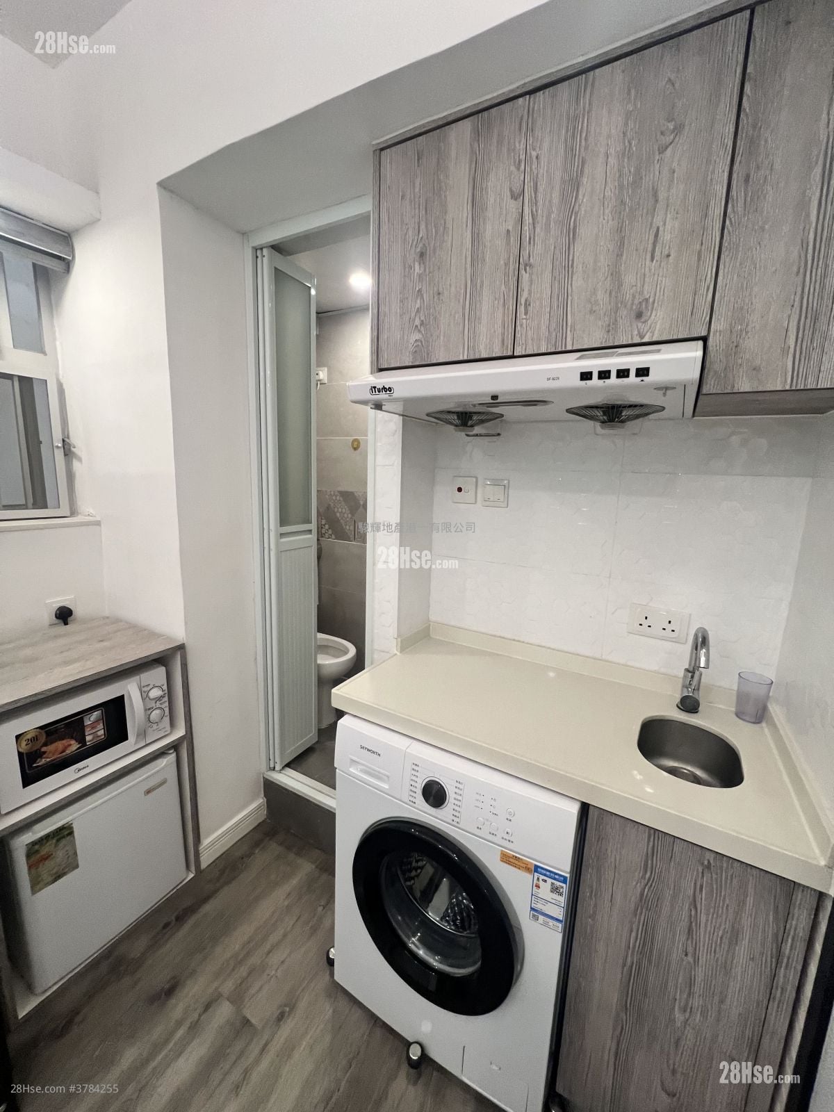 金碧阁 租盘 140 平方尺