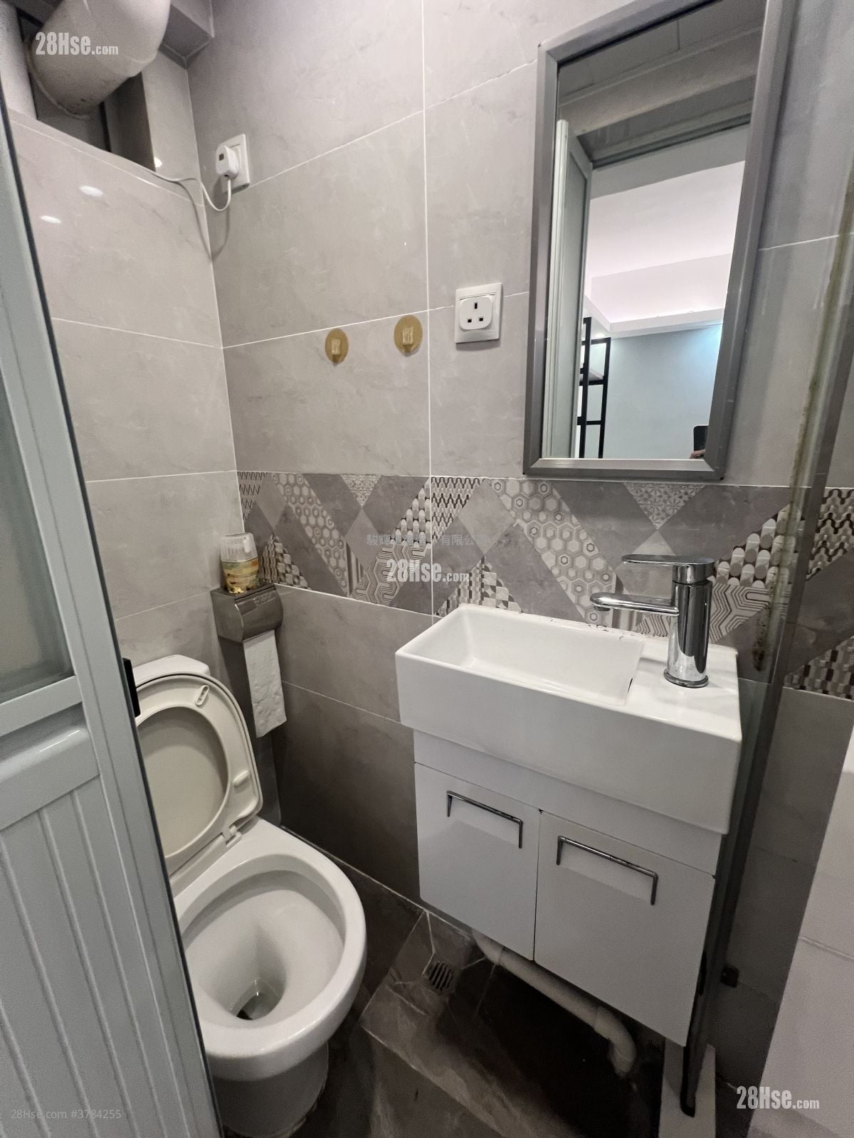 金碧阁 租盘 140 平方尺