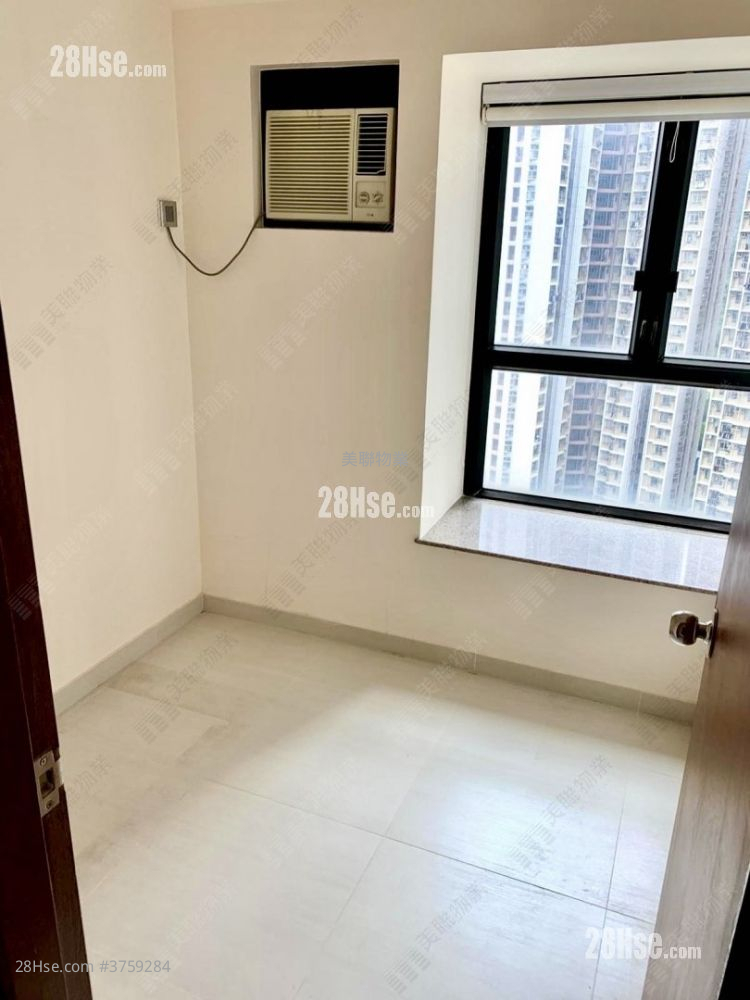 bedroom 2: Royal Green Sell 3 Bedrooms , 1 Bathroom 551 ft²