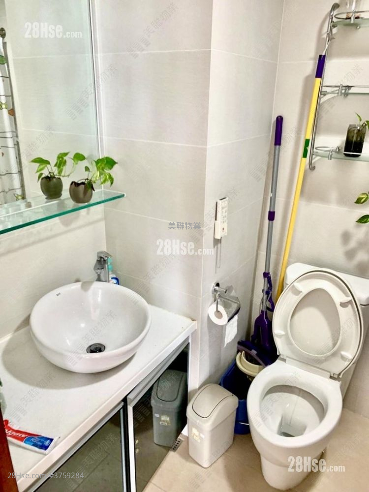 bathroom: Royal Green Sell 3 Bedrooms , 1 Bathroom 551 ft²