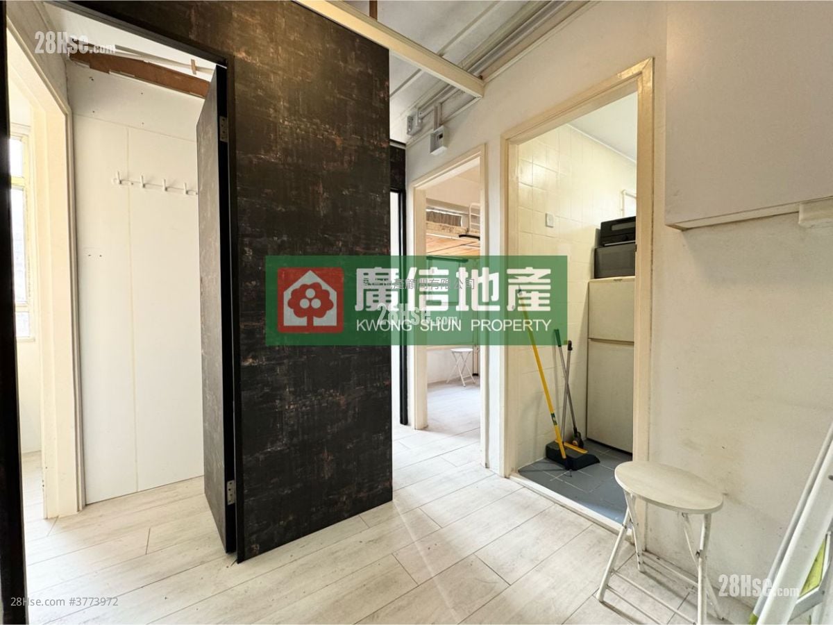 Season Mansion Sell 2 Bedrooms , 1 Bathroom 271 ft²