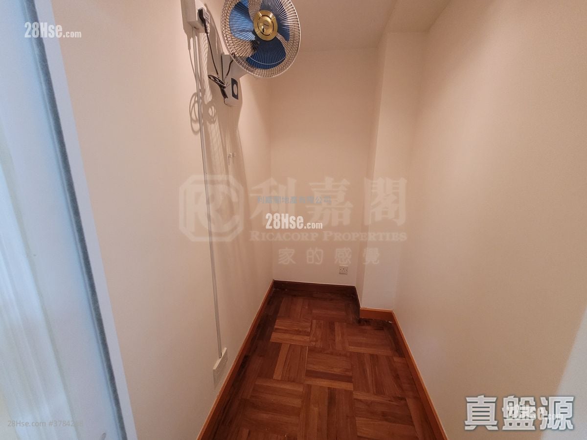 Mei Foo Sun Chuen Sell 2 Bedrooms , 1 Bathroom 533 ft²