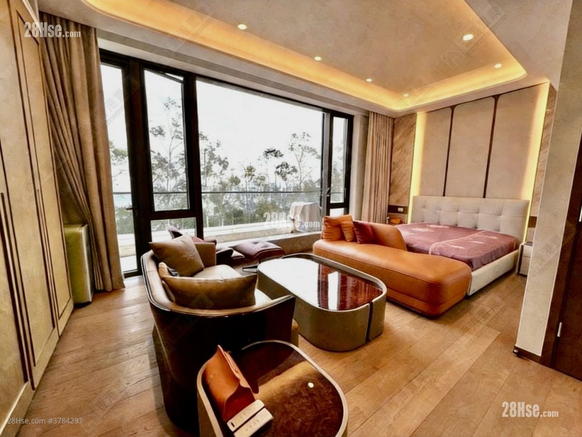 Mont Rouge Sell 4 Bedrooms 2,846 ft²