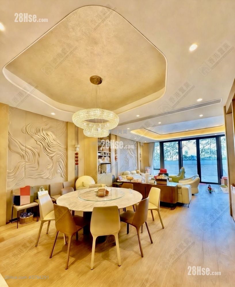 Mont Rouge Sell 4 Bedrooms 2,846 ft²