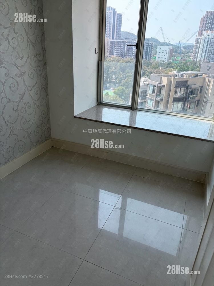 Uptown Sell 4 Bedrooms 901 ft²