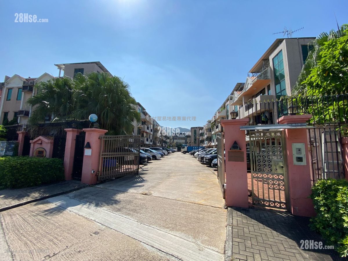 Village Rental 3 Bedrooms , 2 Bathrooms 700 ft²