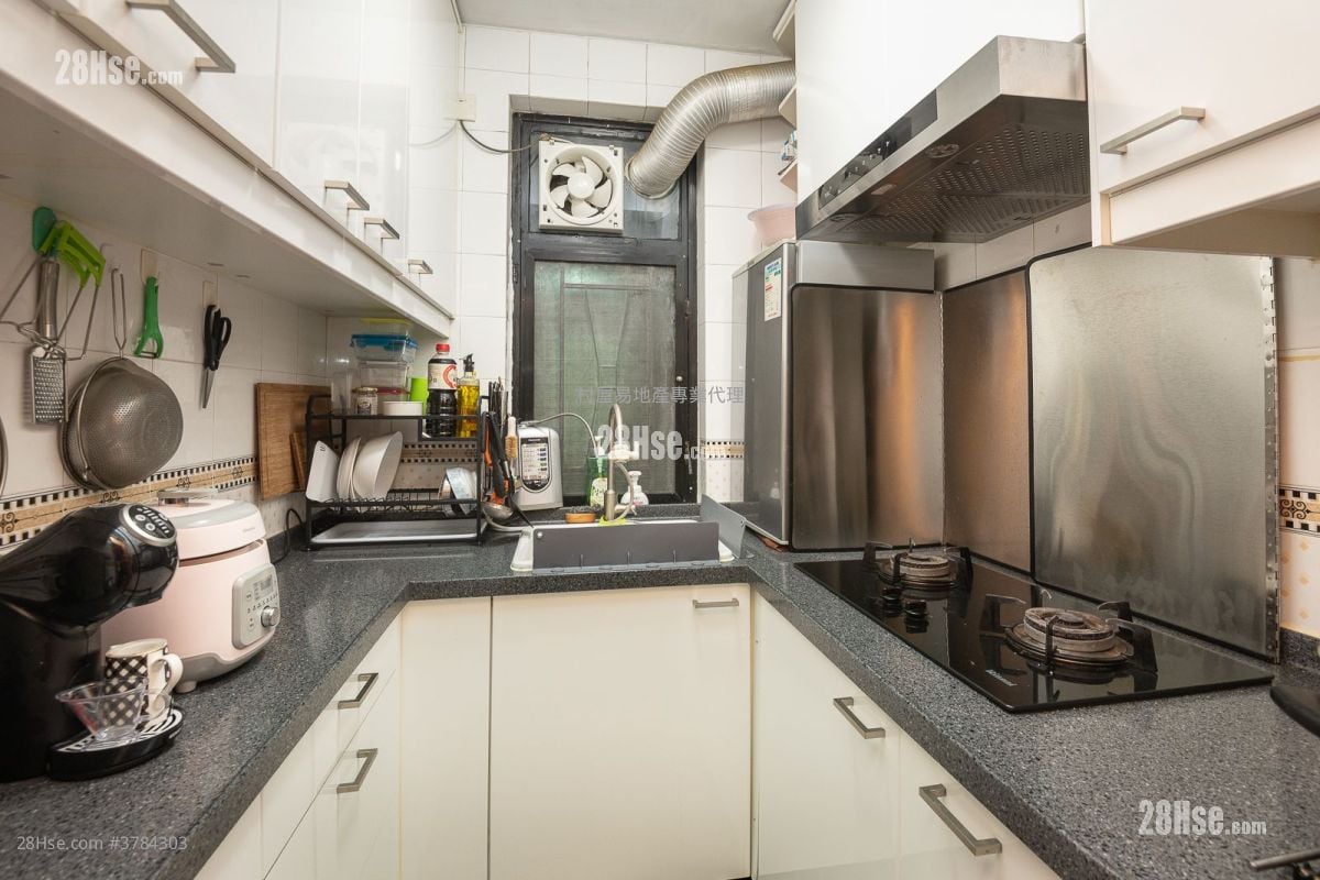 Village Rental 3 Bedrooms , 2 Bathrooms 700 ft²