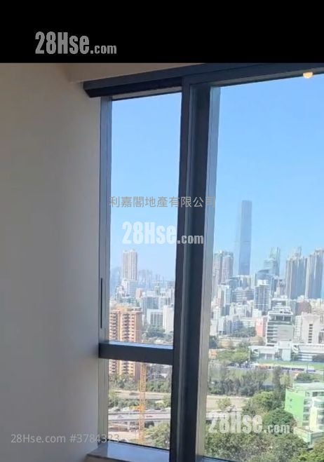 In One Rental 3 Bedrooms , 3 Bathrooms 940 ft²