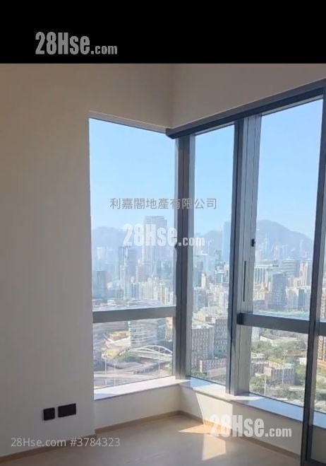 In One Rental 3 Bedrooms , 3 Bathrooms 940 ft²