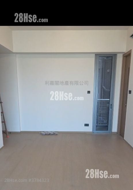 In One Rental 3 Bedrooms , 3 Bathrooms 940 ft²