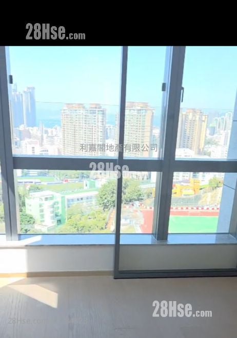 In One Rental 3 Bedrooms , 3 Bathrooms 940 ft²