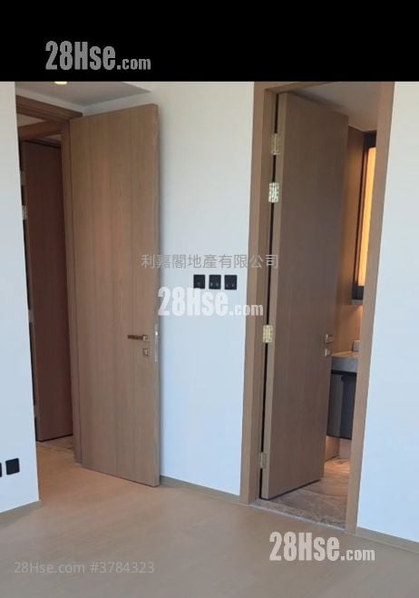 In One Rental 3 Bedrooms , 3 Bathrooms 940 ft²