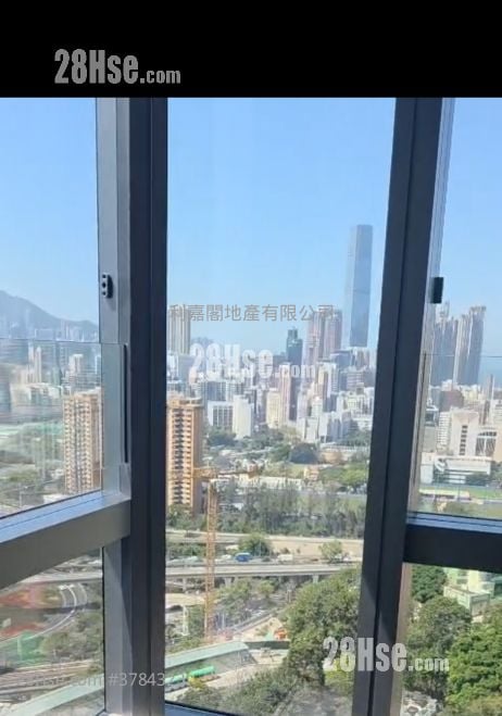 In One Rental 3 Bedrooms , 3 Bathrooms 940 ft²