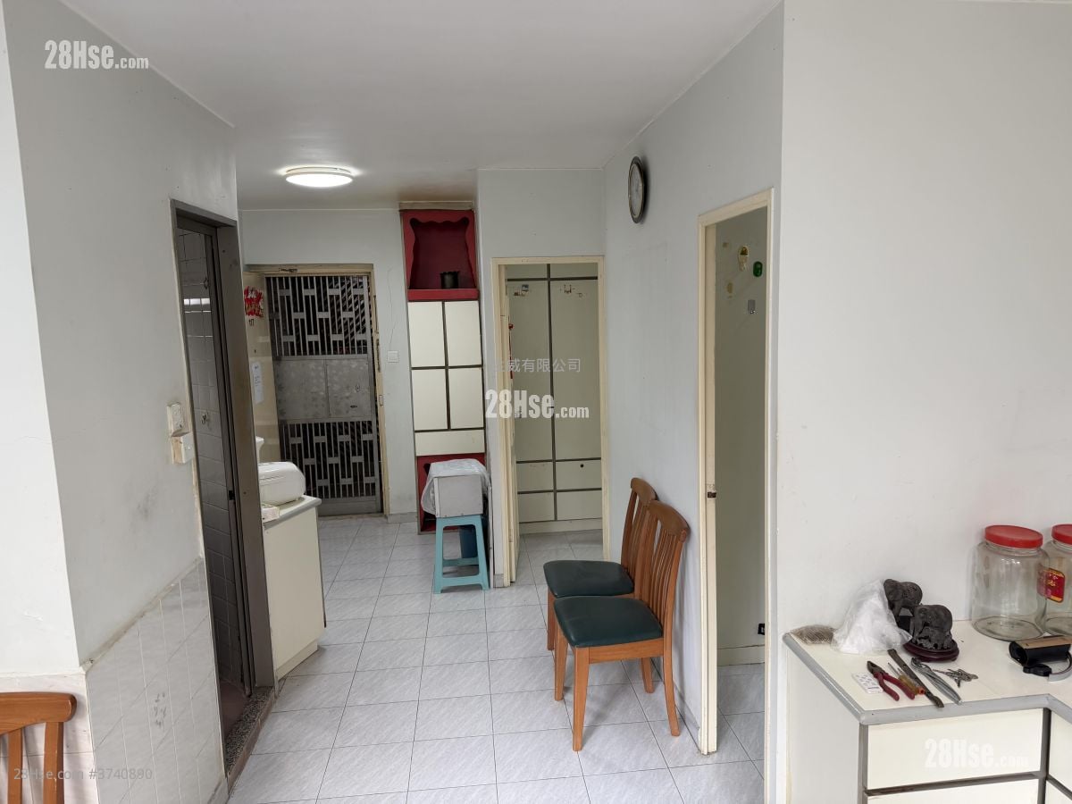 Fung Tak Estate Sell 2 Bedrooms , 1 Bathroom 449 ft²