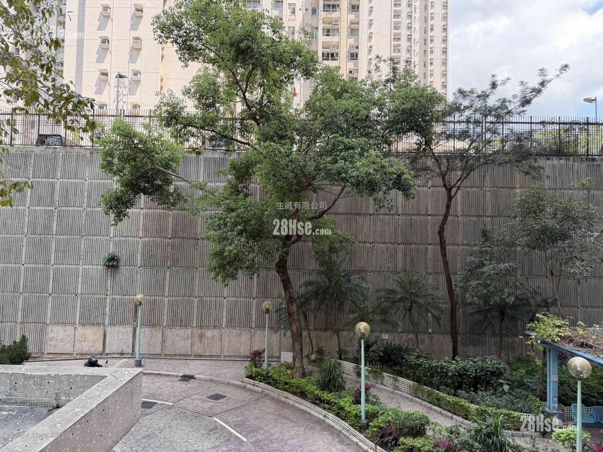 Fung Tak Estate Sell 2 Bedrooms , 1 Bathroom 449 ft²