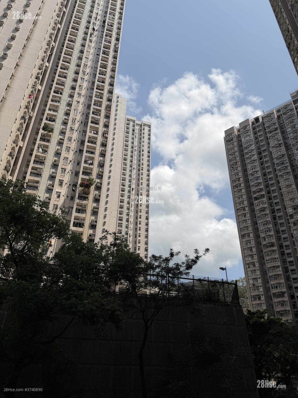 Fung Tak Estate Sell 2 Bedrooms , 1 Bathroom 449 ft²