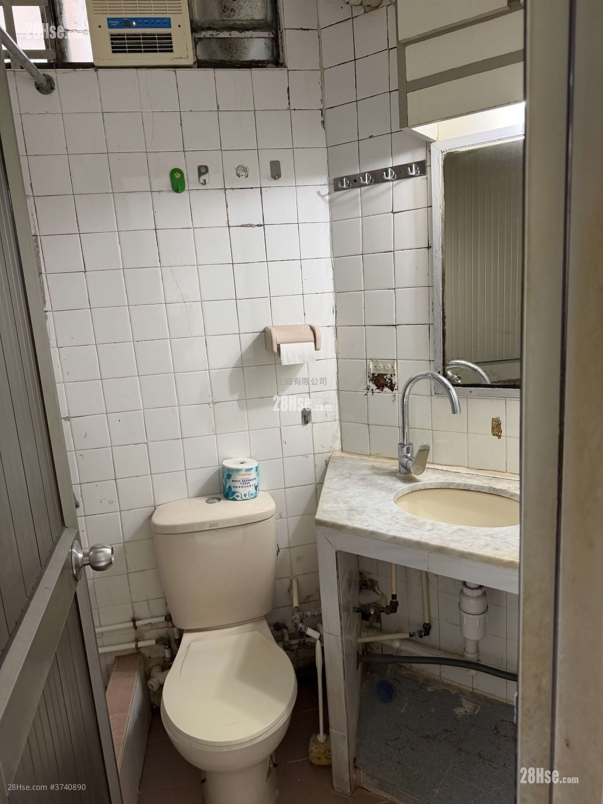 Fung Tak Estate Sell 2 Bedrooms , 1 Bathroom 449 ft²