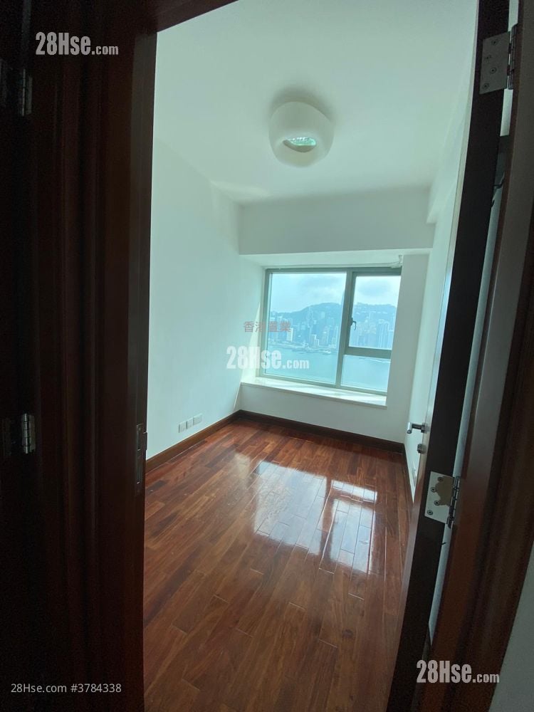 The Harbourside Sell 3 Bedrooms 1,059 ft²