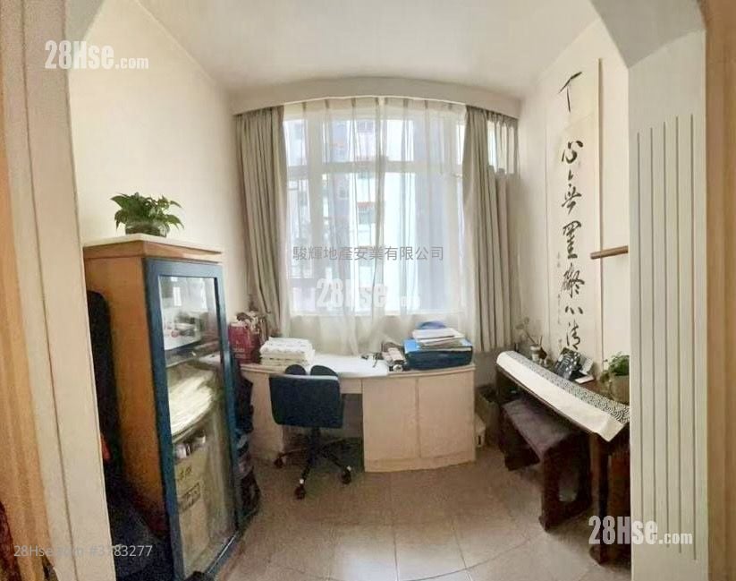 Hung Yu Mansion Sell 2 Bedrooms , 1 Bathroom 574 ft²