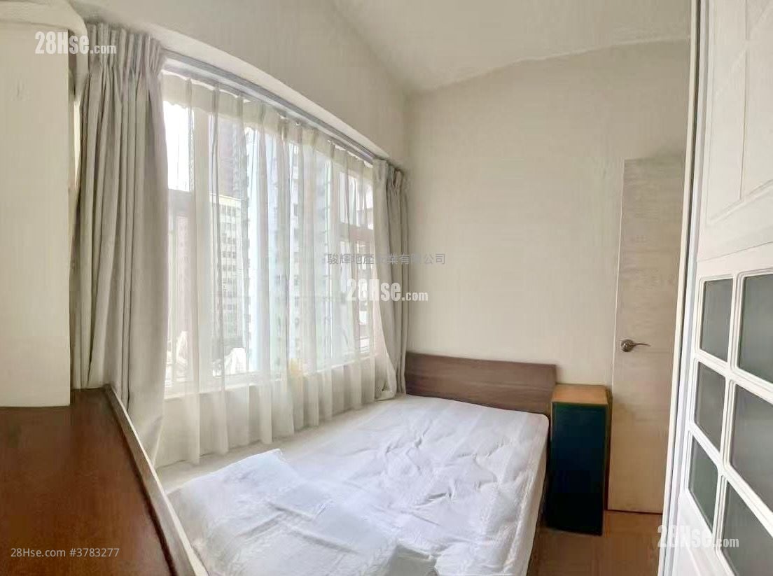 Hung Yu Mansion Sell 2 Bedrooms , 1 Bathroom 574 ft²