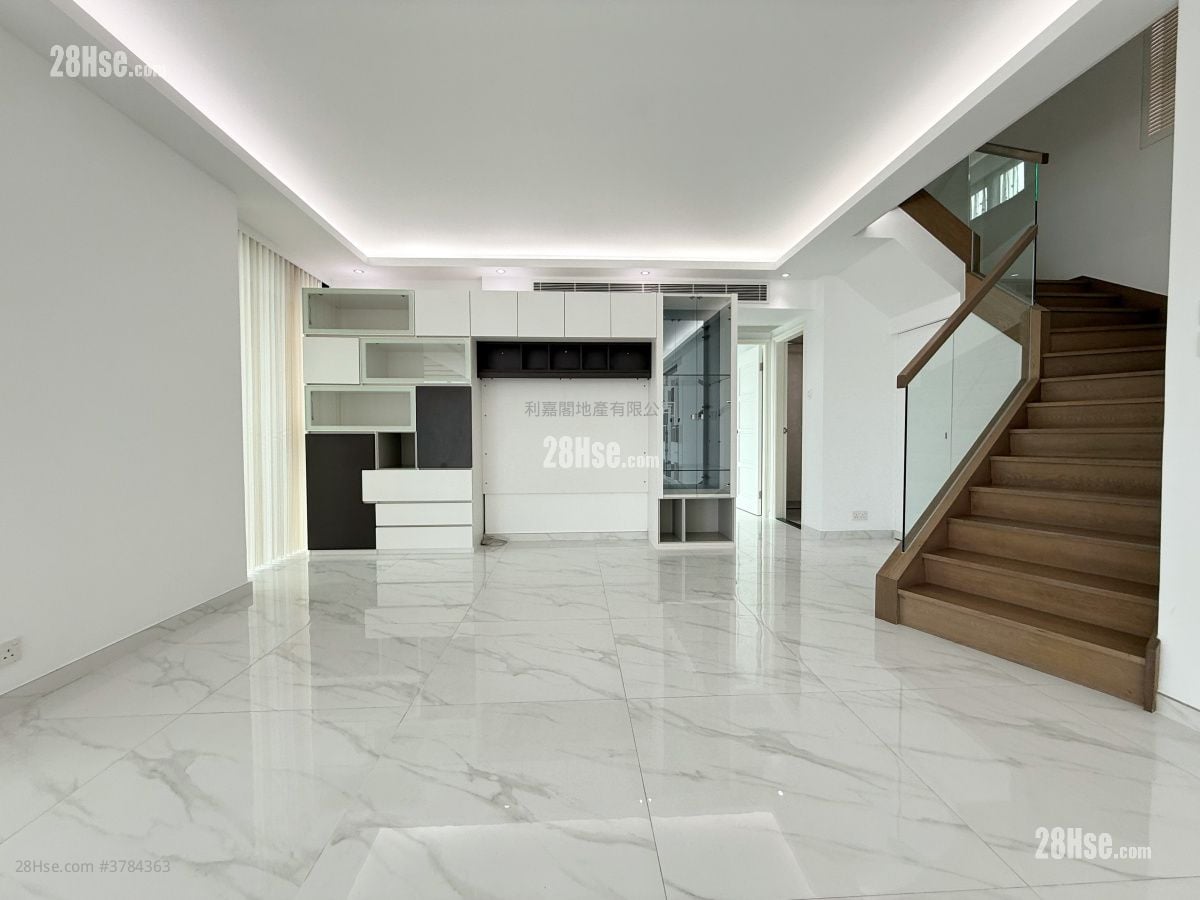 Royal Ascot Rental 4 Bedrooms , 3 Bathrooms 2,478 ft²