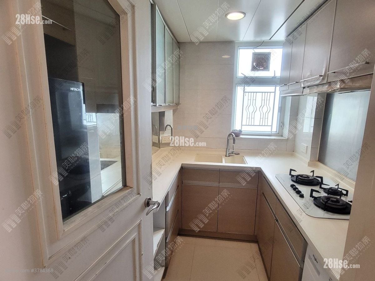 Central Park Towers Sell 2 Bedrooms , 1 Bathroom 502 ft²