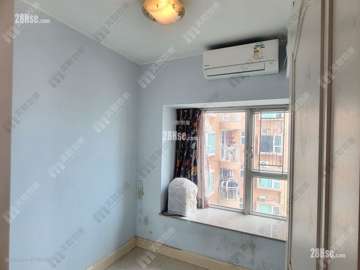 Central Park Towers Sell 2 Bedrooms , 1 Bathroom 502 ft²