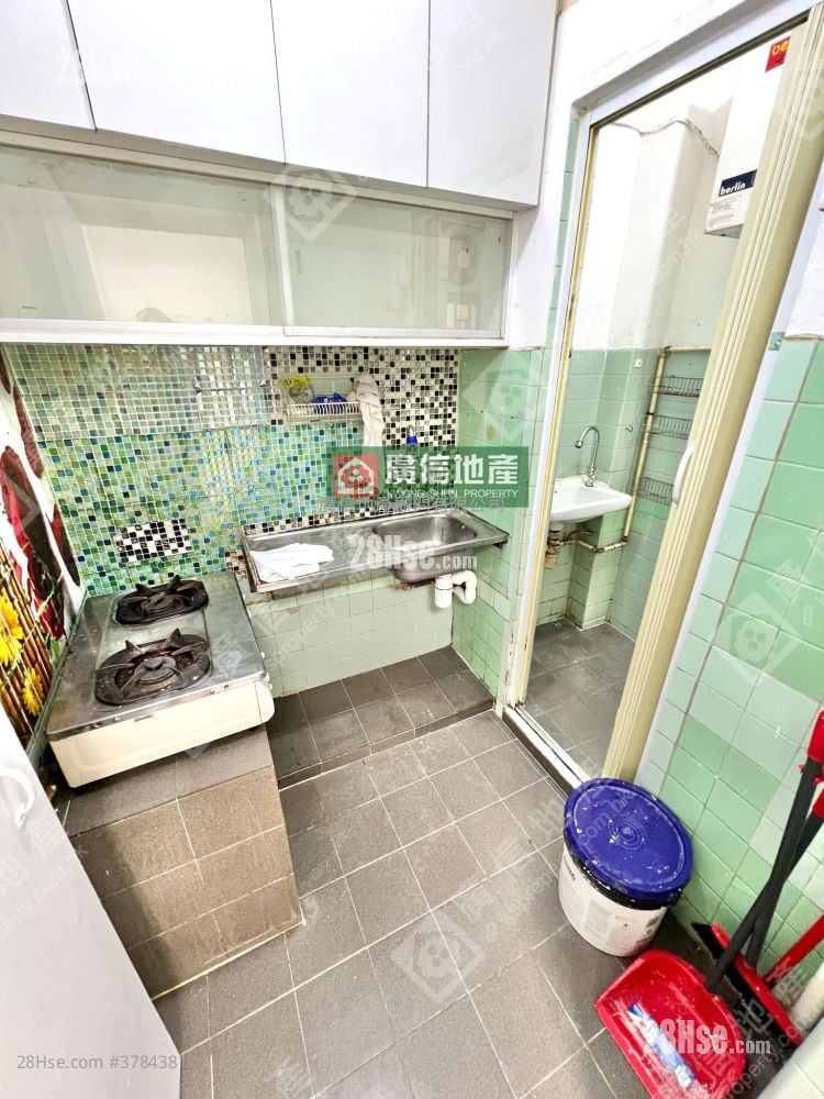 Kam Wah Building Sell 2 Bedrooms , 1 Bathroom 372 ft²