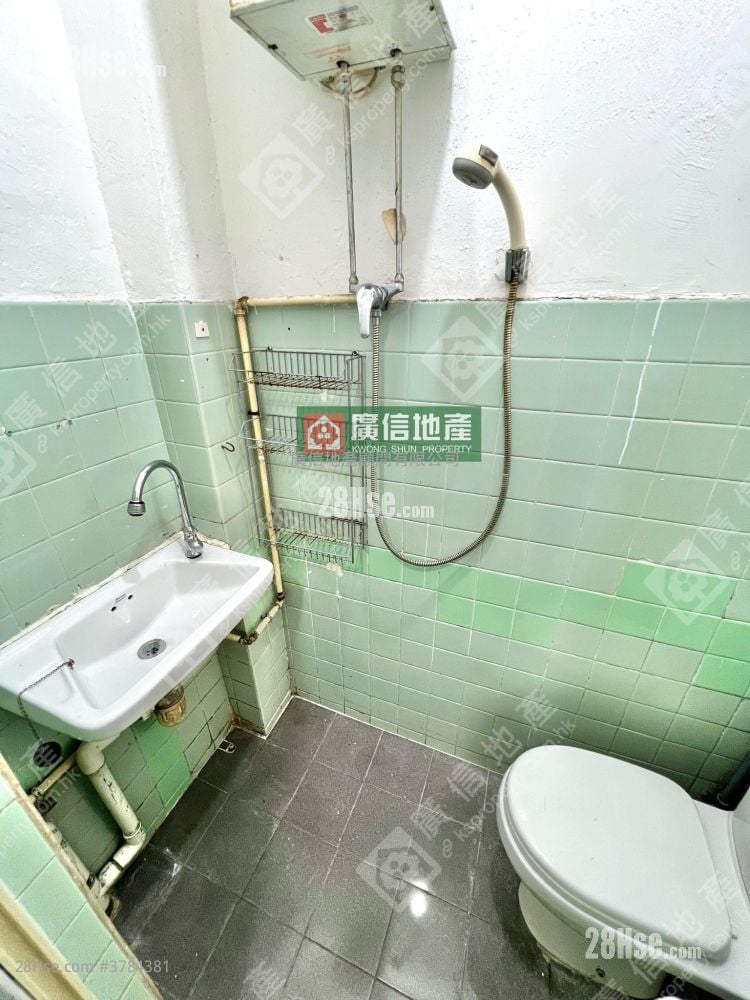 Kam Wah Building Sell 2 Bedrooms , 1 Bathroom 372 ft²