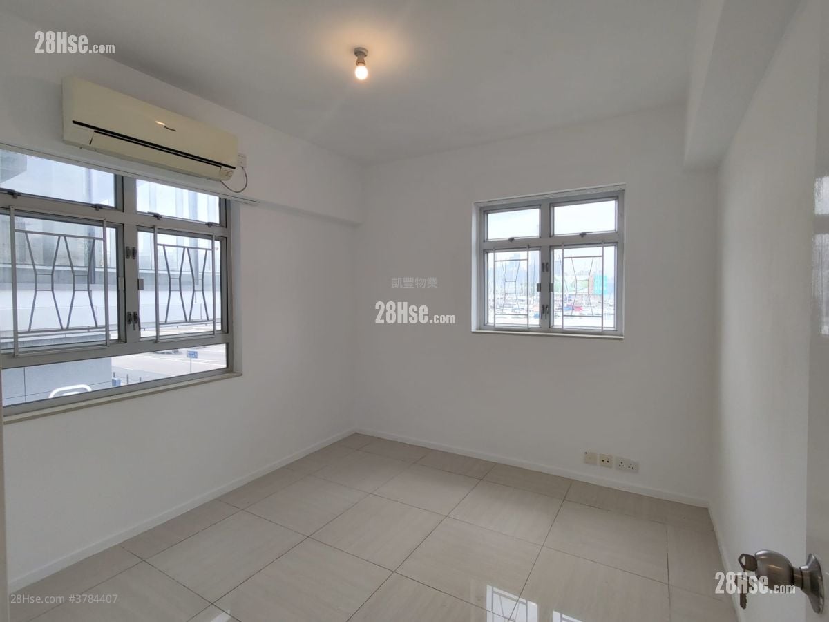 Riviera Mansion Rental 3 Bedrooms , 2 Bathrooms 1,068 ft²