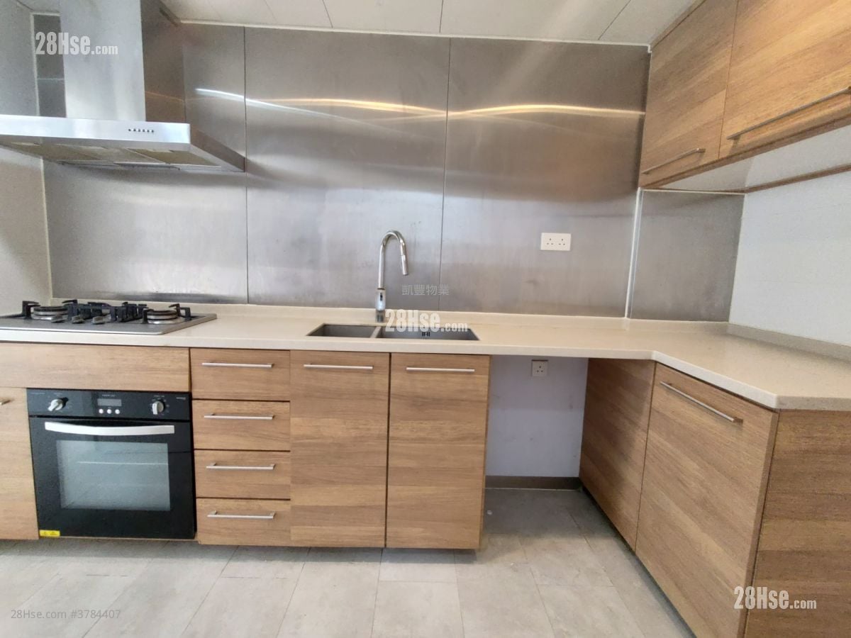 Riviera Mansion Rental 3 Bedrooms , 2 Bathrooms 1,068 ft²