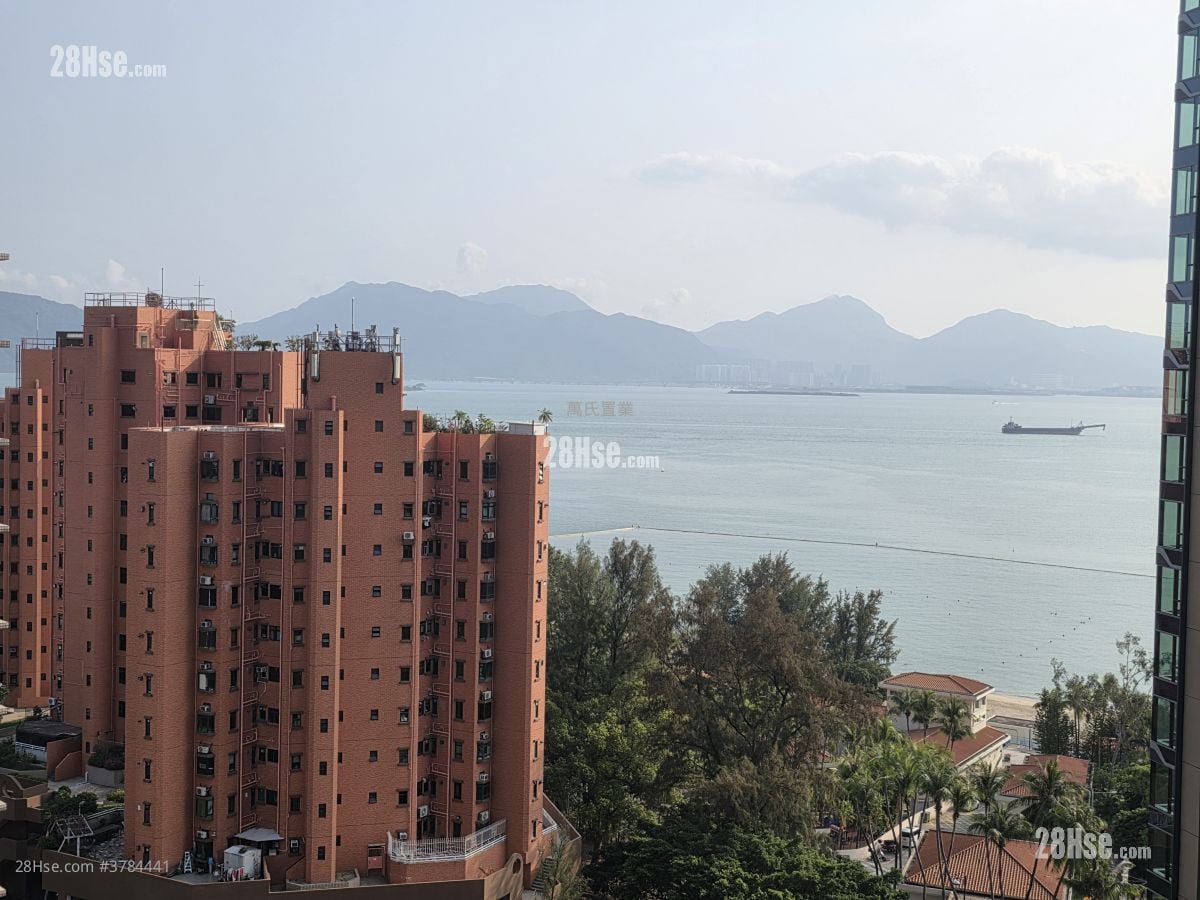 Gold Coast Bay Sell 2 Bedrooms , 1 Bathroom 447 ft²