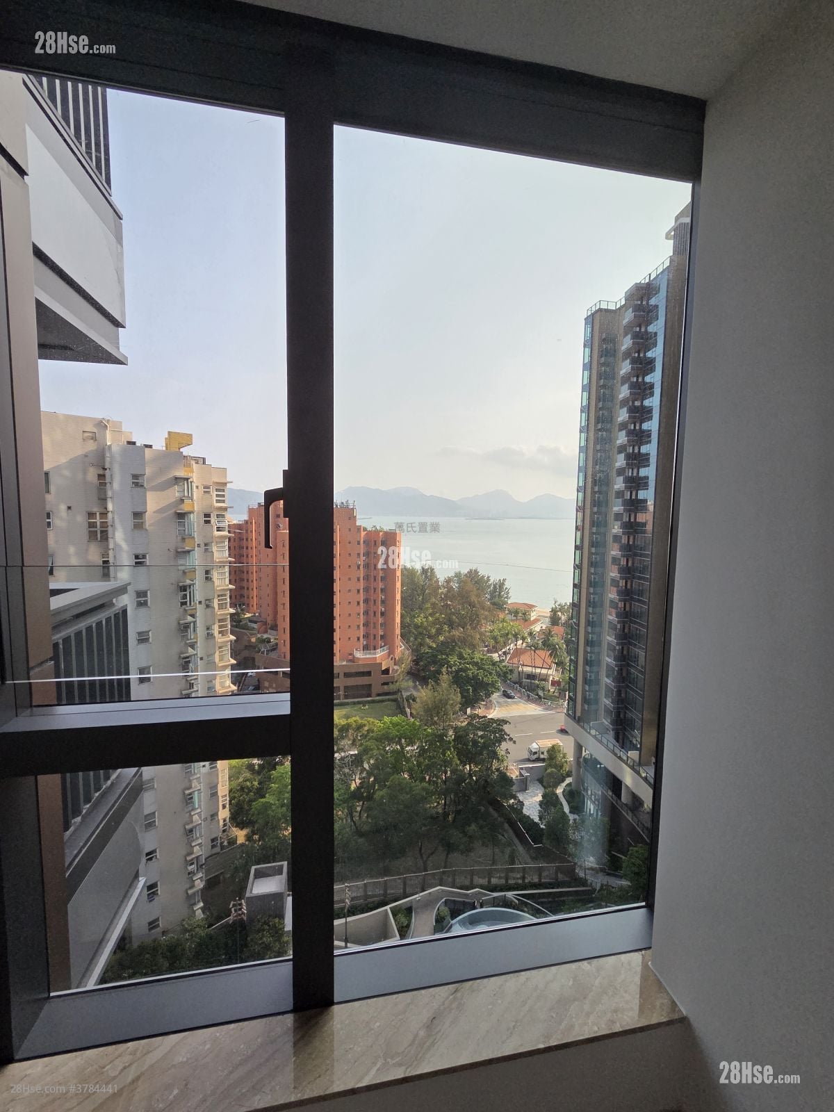 Gold Coast Bay Sell 2 Bedrooms , 1 Bathroom 447 ft²