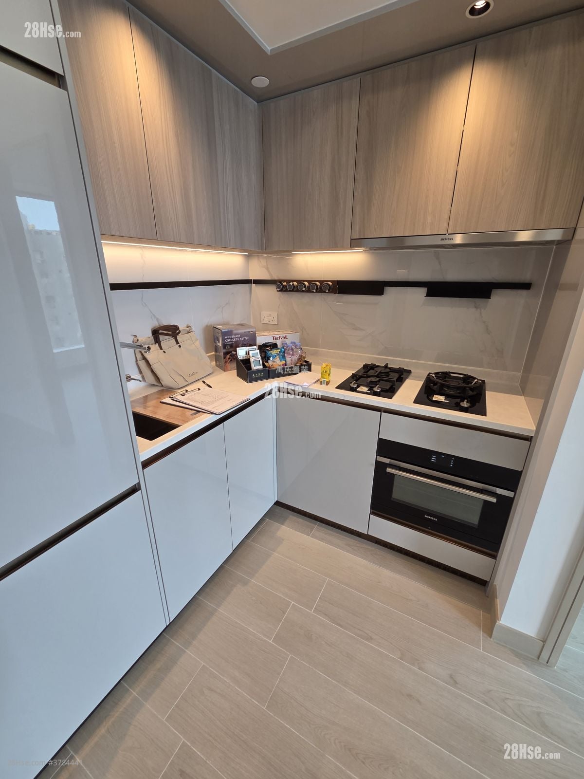 Gold Coast Bay Sell 2 Bedrooms , 1 Bathroom 447 ft²