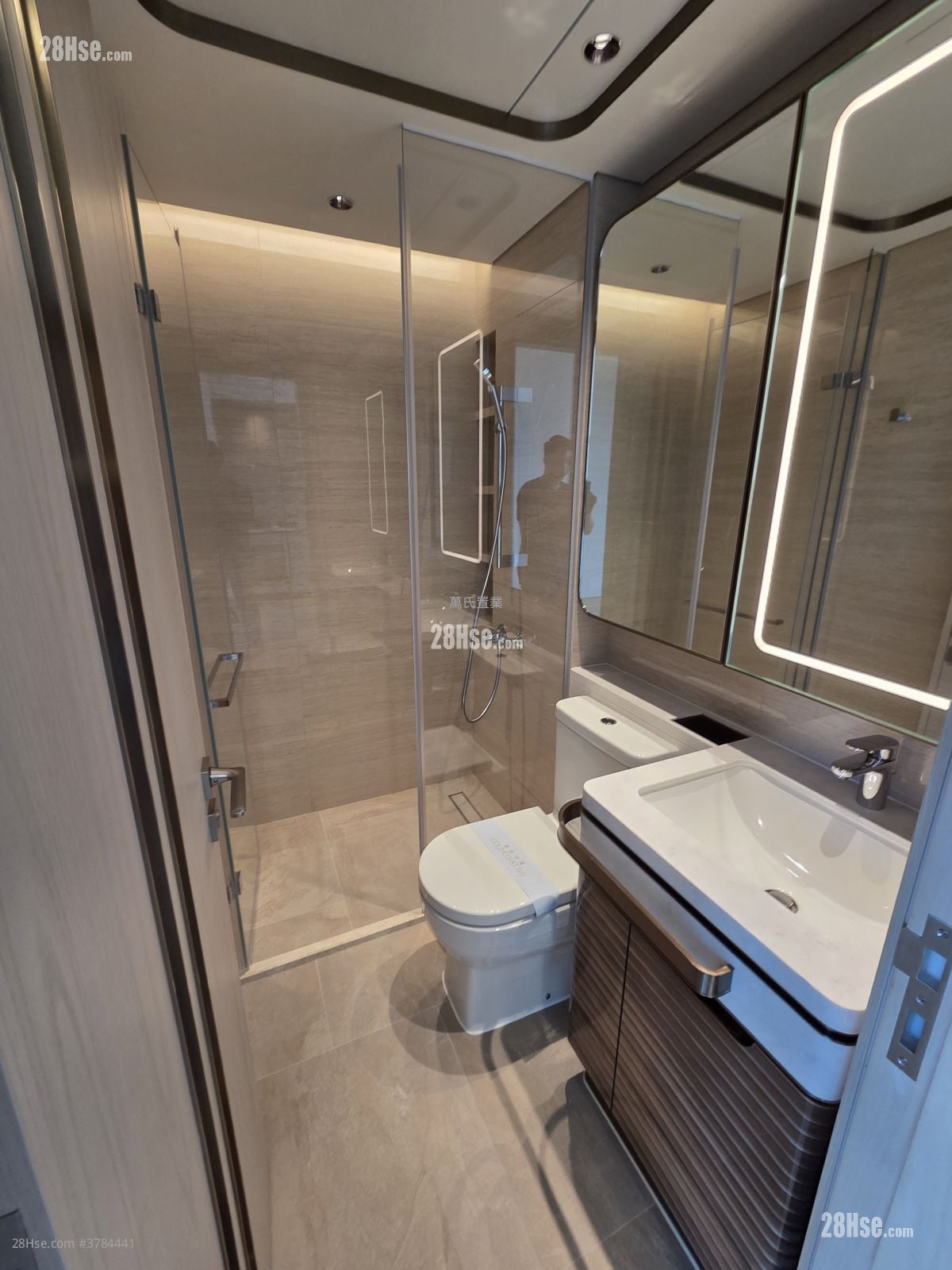 Gold Coast Bay Sell 2 Bedrooms , 1 Bathroom 447 ft²